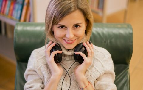 portrait-photogenic-woman-wearing-headphones_23-2148397119
